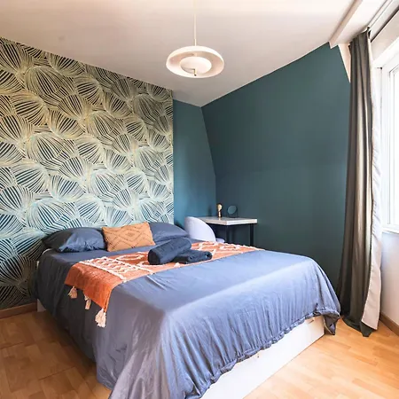 Lägenhet Dahlia - Ideal Pour Familles & Pros - Hypercentre - Vue Fontaine Sube Et Cathedrale - Wifi - Machine A Laver - Gare, Cathedrale De Reims, Commerces, Restaurants & Transports En Commun Accessibles A Pied En Moins De 10 Minutes Reims