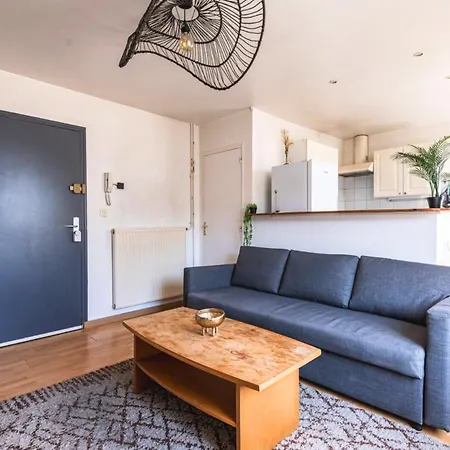 Lägenhet Dahlia - Ideal Pour Familles & Pros - Hypercentre - Vue Fontaine Sube Et Cathedrale - Wifi - Machine A Laver - Gare, Cathedrale De Reims, Commerces, Restaurants & Transports En Commun Accessibles A Pied En Moins De 10 Minutes *