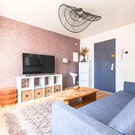 Lägenhet Dahlia - Ideal Pour Familles & Pros - Hypercentre - Vue Fontaine Sube Et Cathedrale - Wifi - Machine A Laver - Gare, Cathedrale De Reims, Commerces, Restaurants & Transports En Commun Accessibles A Pied En Moins De 10 Minutes