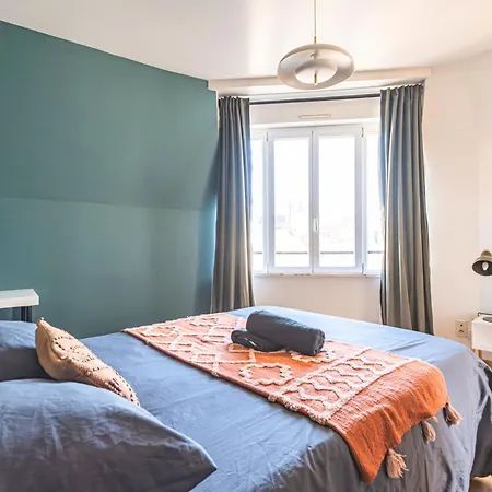 Dahlia - Ideal Pour Familles & Pros - Hypercentre - Vue Fontaine Sube Et Cathedrale - Wifi - Machine A Laver - Gare, Cathedrale De Reims, Commerces, Restaurants & Transports En Commun Accessibles A Pied En Moins De 10 Minutes Lägenhet *