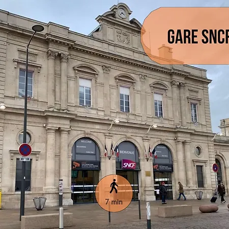 Lägenhet Dahlia - Ideal Pour Familles & Pros - Hypercentre - Vue Fontaine Sube Et Cathedrale - Wifi - Machine A Laver - Gare, Cathedrale De Reims, Commerces, Restaurants & Transports En Commun Accessibles A Pied En Moins De 10 Minutes *